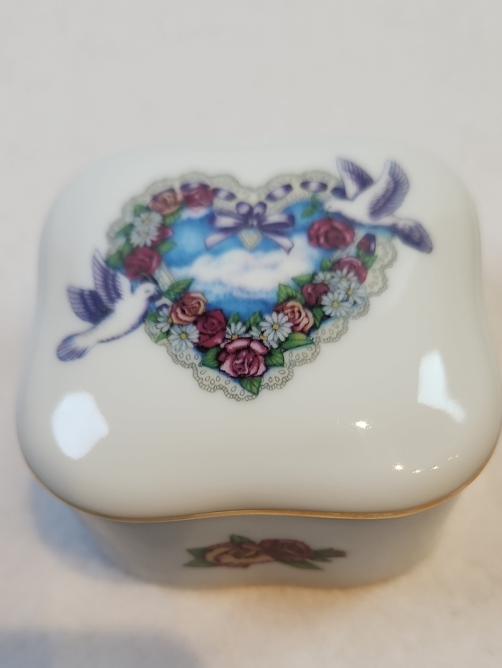 The 1985 Worlds Favorite Love Songs Trinket Box Music Collection "Love Story"